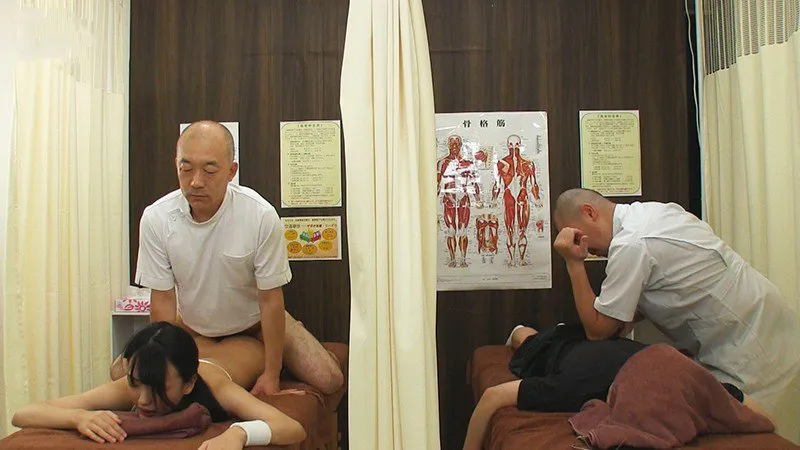 Dẫn ghệ đi mát-xa rồi bị nắc cạnh bên mà không hề hay biết