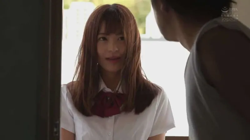 Gã nhà bên kinh tóm và cô nữ sinh đáng thương